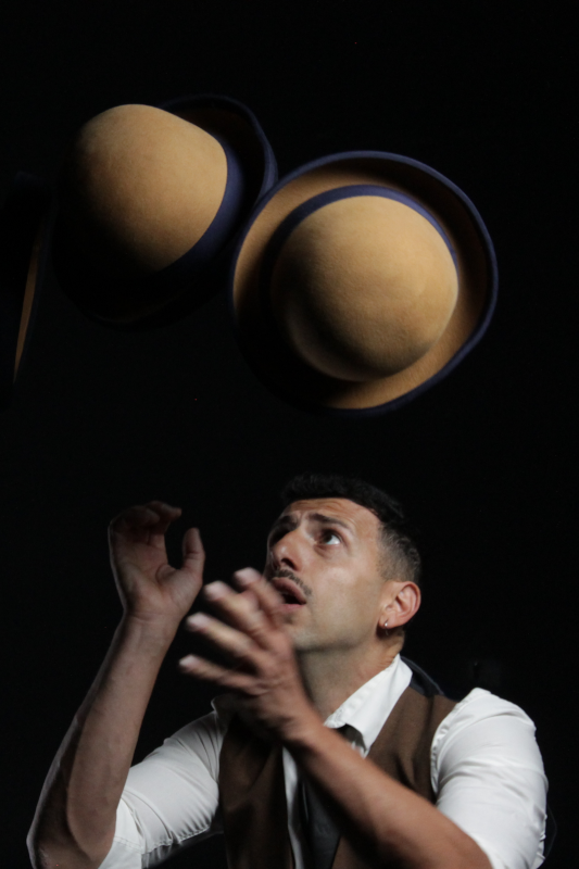 cb_gentleman-juggler01